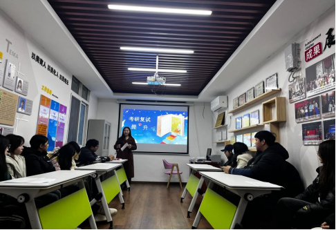 藝術(shù)追夢(mèng)，從容應(yīng)“試”——藝術(shù)學(xué)院2025屆考研復(fù)試及調(diào)劑全攻略與心理賦能講座